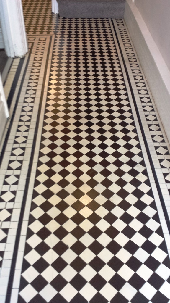 Victorian Black/White Chequer Tile